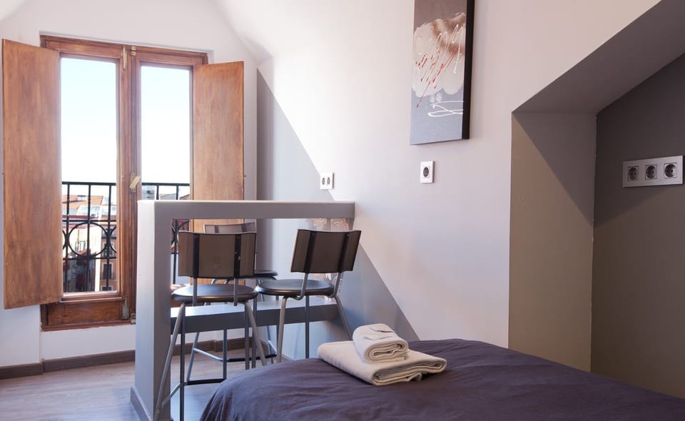 Single Room, Private Bathroom | Blackout drapes, soundproofing, iron/ironing board, free WiFi