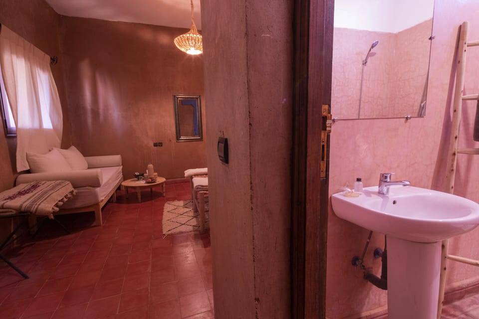 Shower, designer toiletries, towels, soap
