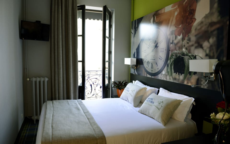 Classic Room | Premium bedding, desk, iron/ironing board, free WiFi