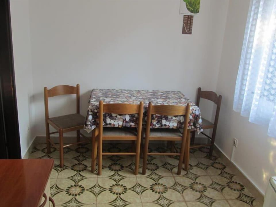 Apartment, 3 Bedrooms | In-room dining