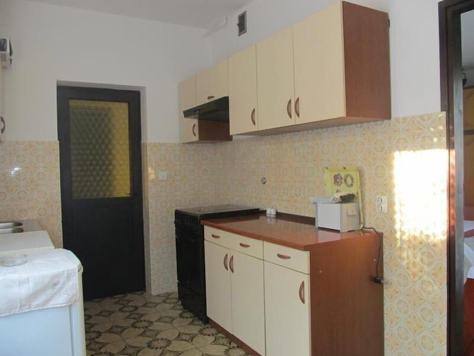 Apartment, 3 Bedrooms | Private kitchenette | Fridge, oven, stovetop, dishwasher
