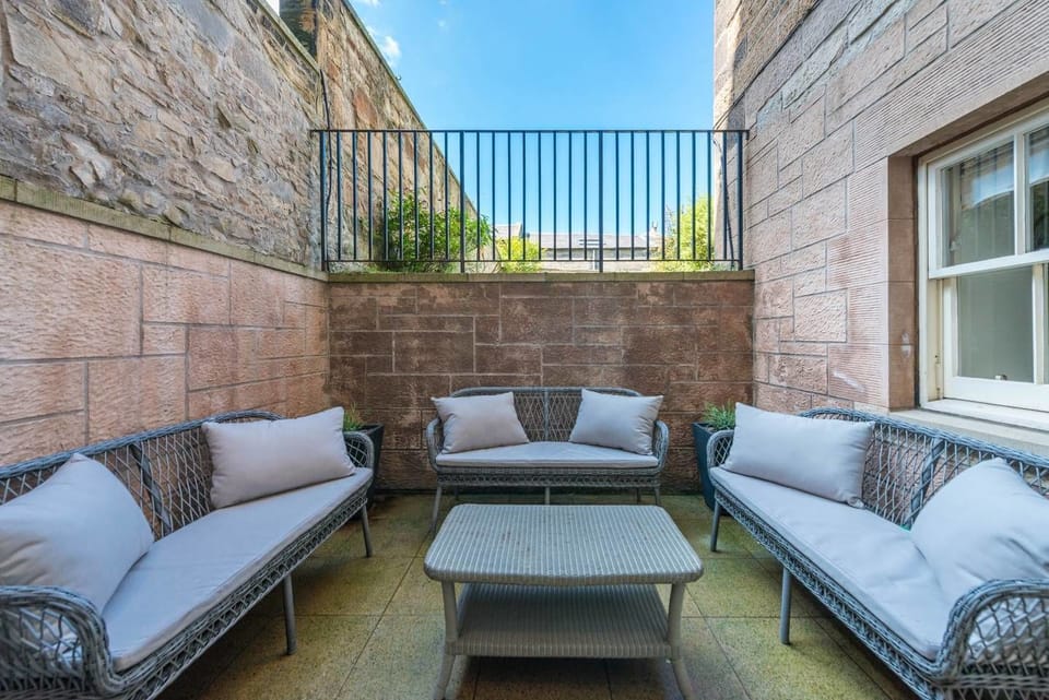 Apartment (2 Bedrooms) | Balcony