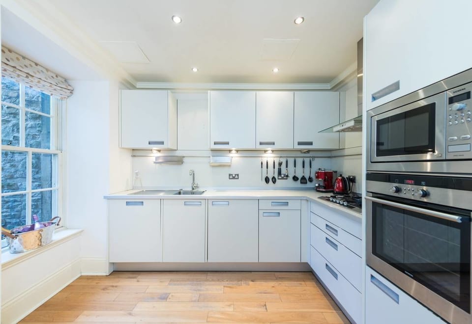 Apartment (2 Bedrooms) | Private kitchen | Fridge, microwave, oven, coffee/tea maker