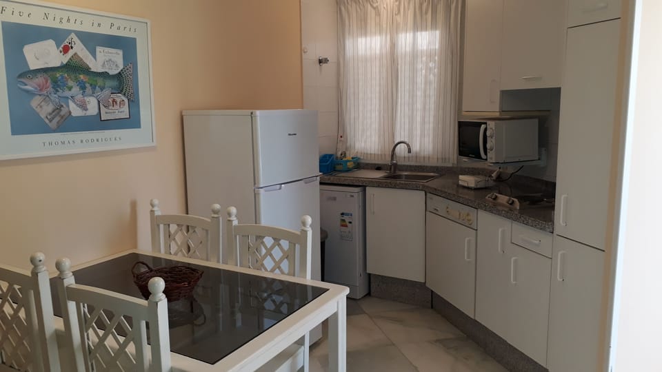 Full-size fridge, stovetop, dishwasher, toaster