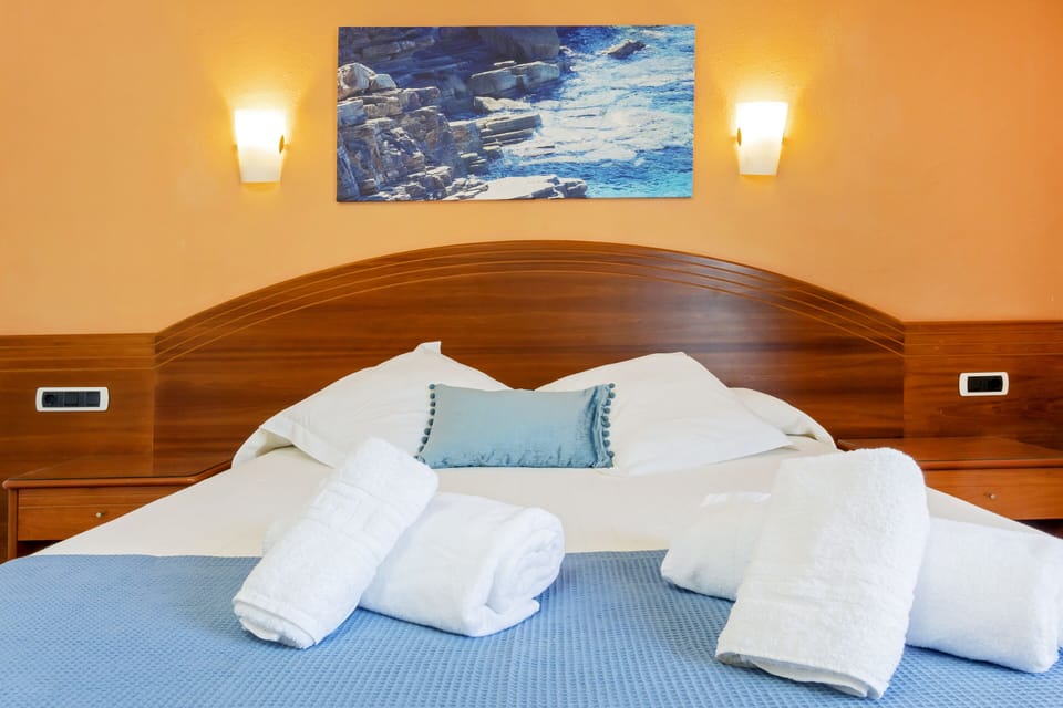 Standard Room | Desk, WiFi (free), individually furnished, bed sheets