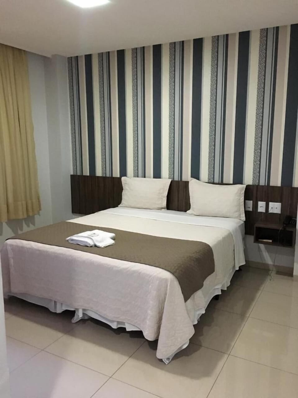Egyptian cotton sheets, premium bedding, minibar, desk