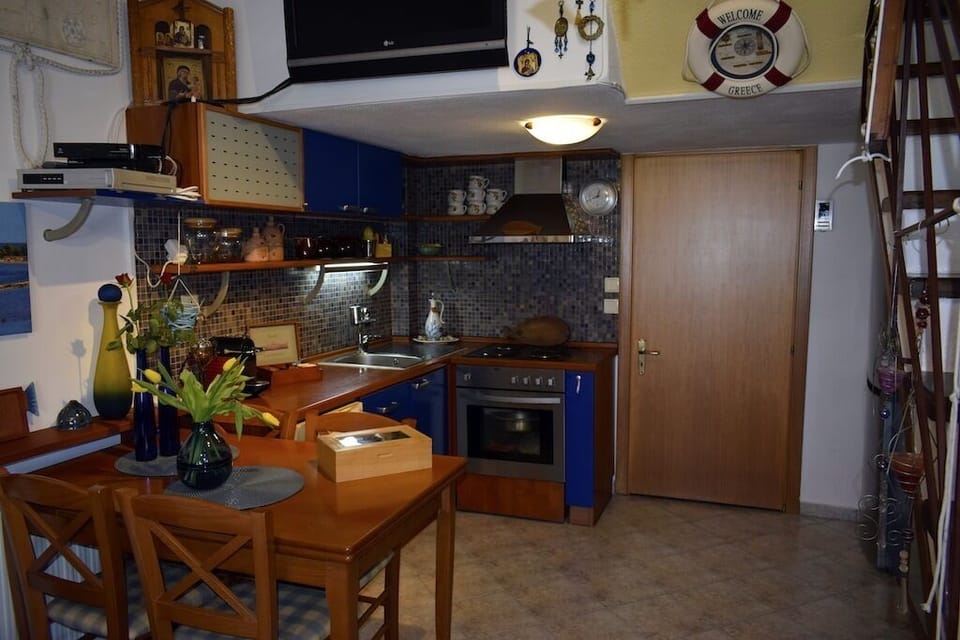 dinning table and the kitchen