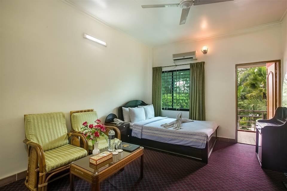 Deluxe Double or Twin Room | Premium bedding, in-room safe, desk, laptop workspace