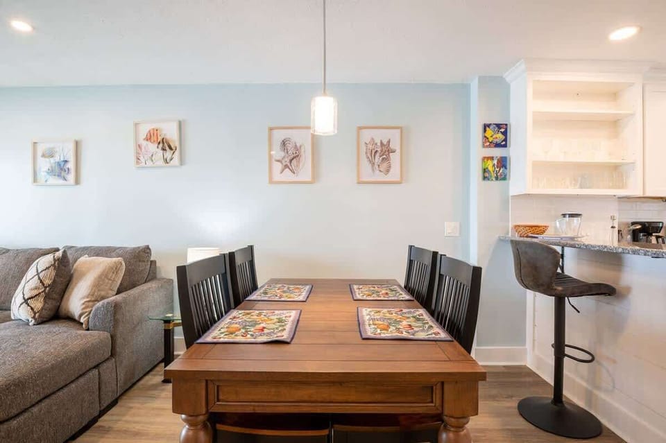 Dining Table Seats 4