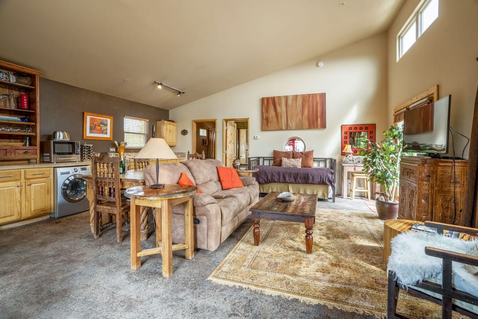 Large open spacious living area with vaulted ceilings, SW art, heated floors.
