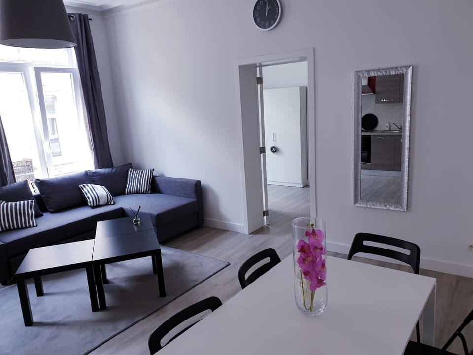 Apartment, 2 Bedrooms | Living area