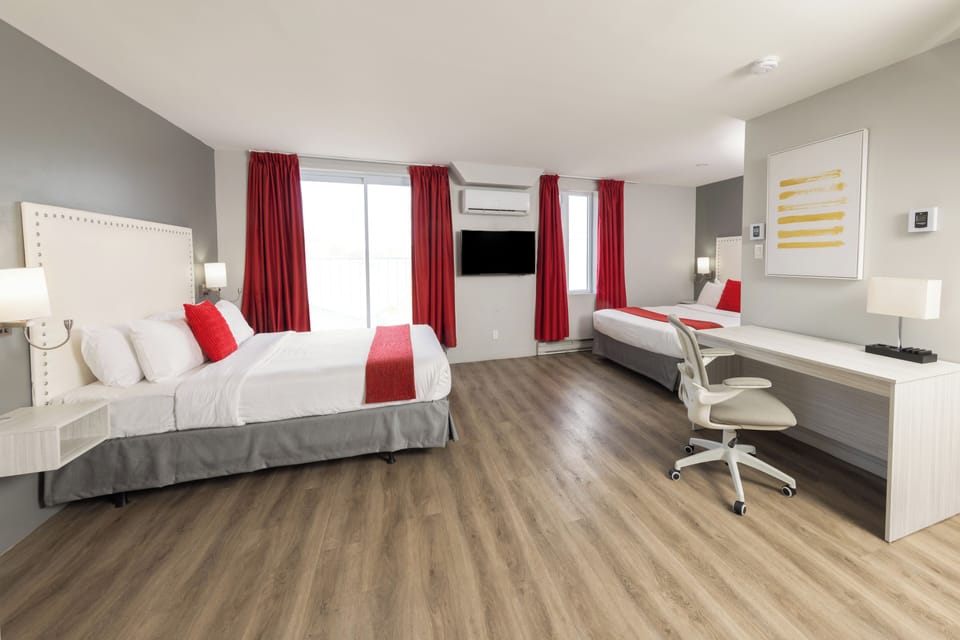Superior Studio Suite, Multiple Beds, Kitchen | Premium bedding, blackout drapes, soundproofing, iron/ironing board
