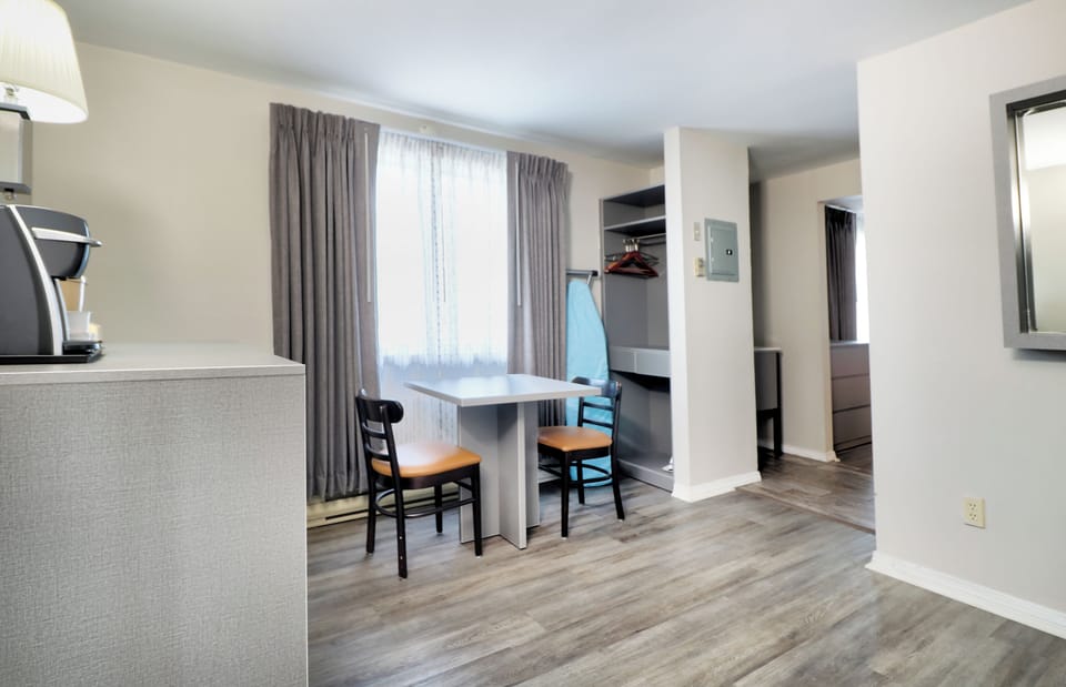 Standard Room, 1 King Bed | Individually decorated, individually furnished, iron/ironing board