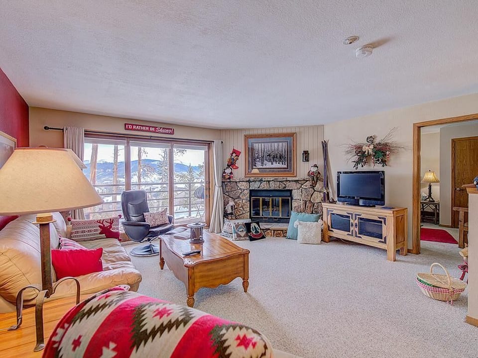 Large, cozy common area with stunning mountain view
