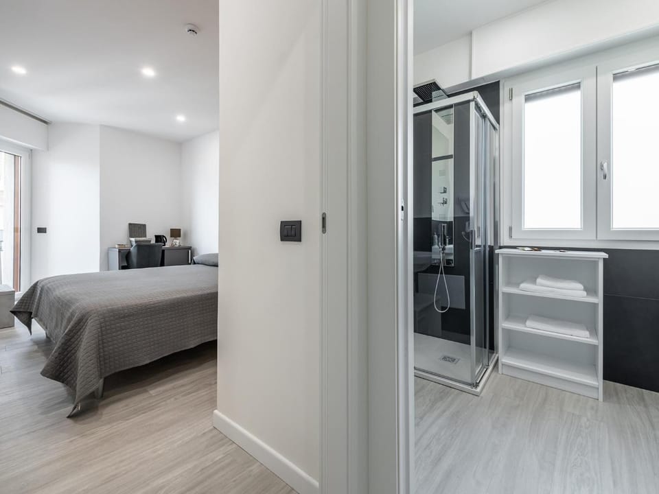 Memory foam beds, in-room safe, desk, laptop workspace