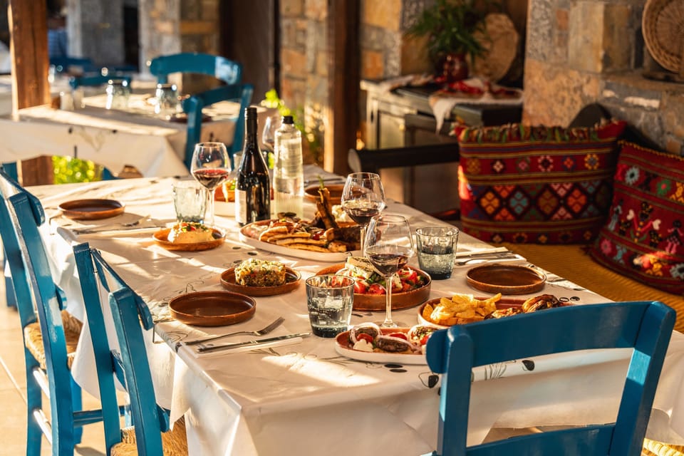 5 restaurants, breakfast, dinner served; local and international cuisine