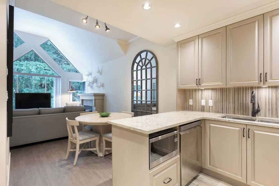 Open concept living, kitchen, and dining