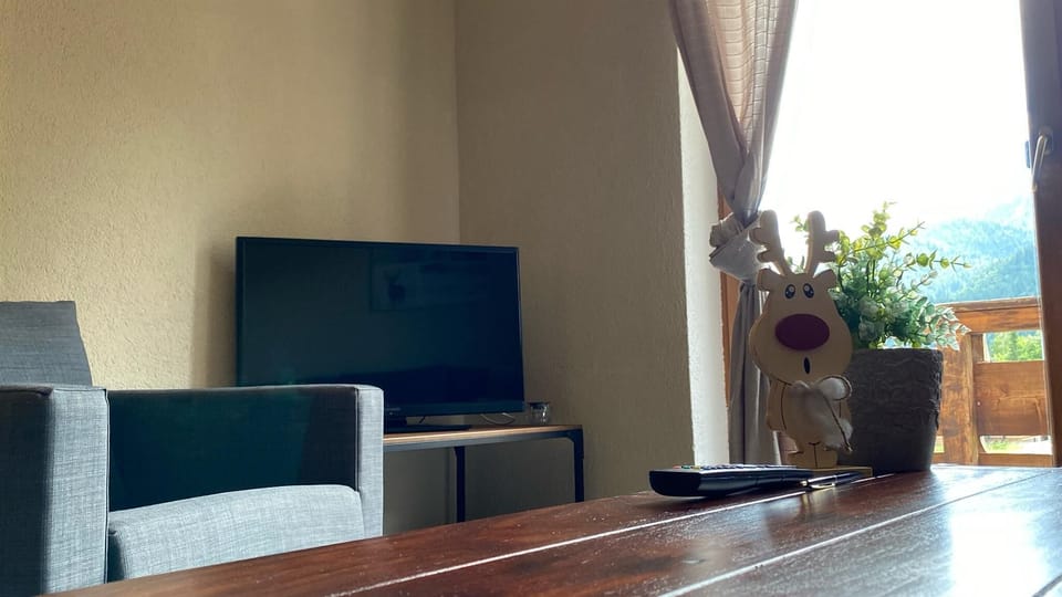Apartment, 2 Bedrooms, Balcony, Mountain View | Free WiFi, bed sheets