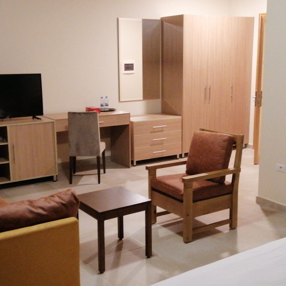 Junior Suite, 1 King Bed, Private Bathroom, Valley View | In-room safe, blackout drapes, soundproofing, cribs (surcharge)