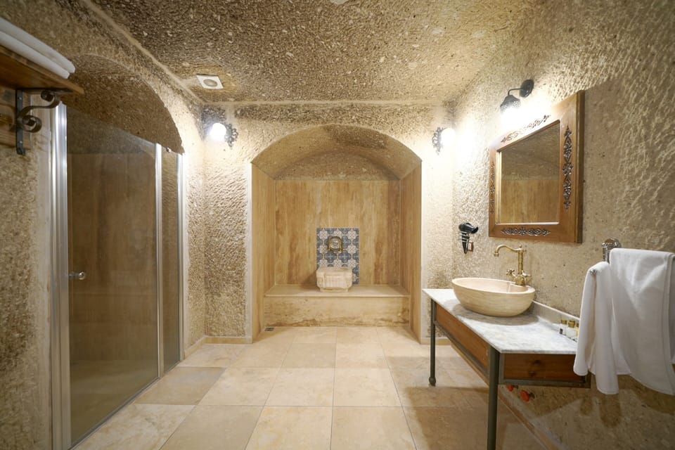 Junior Suite | Bathroom | Designer toiletries, hair dryer, slippers, towels