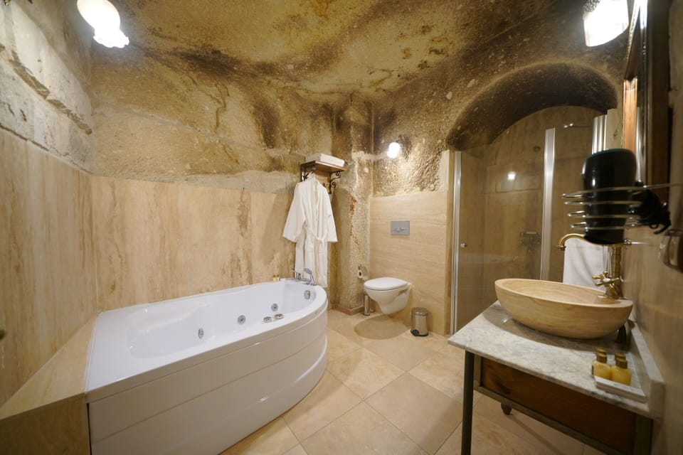 Superior Suite | Bathroom | Designer toiletries, hair dryer, slippers, towels