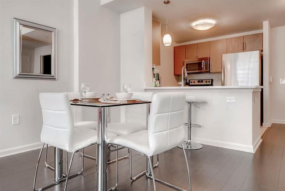 Jersey City 1 Bedroom Dining Room
