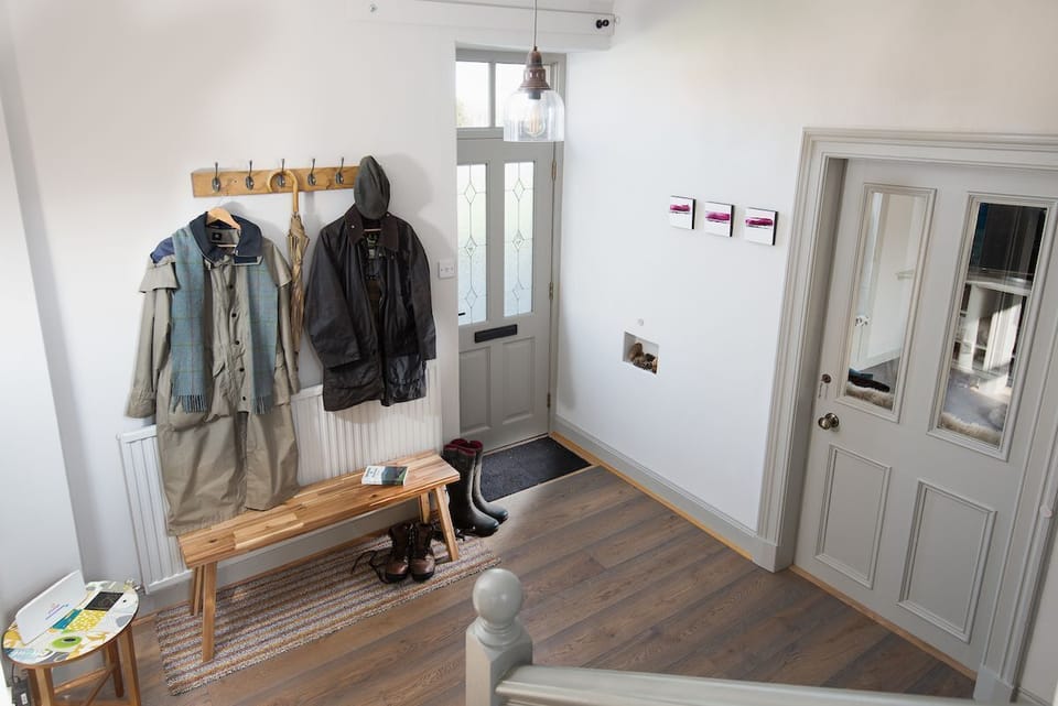 Shiloh Cottage  -  hallway with hanging space