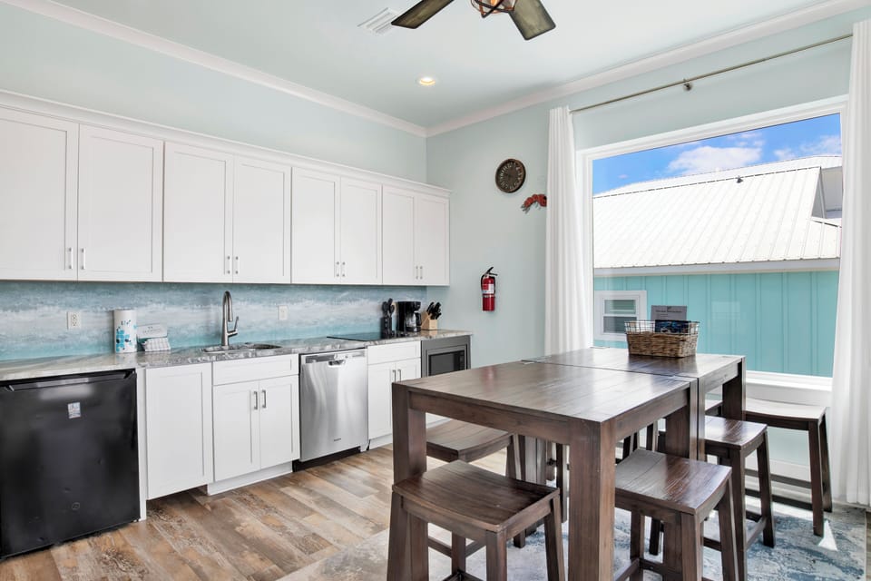 A 2nd kitchen, perfect for multi-families