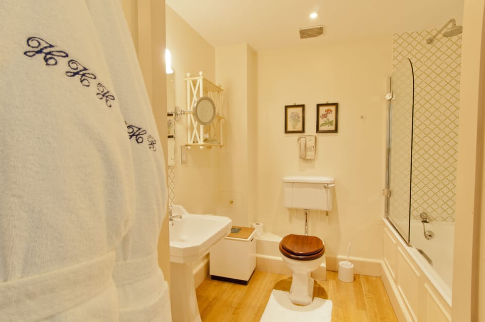 Combined shower/tub, free toiletries, hair dryer, bathrobes