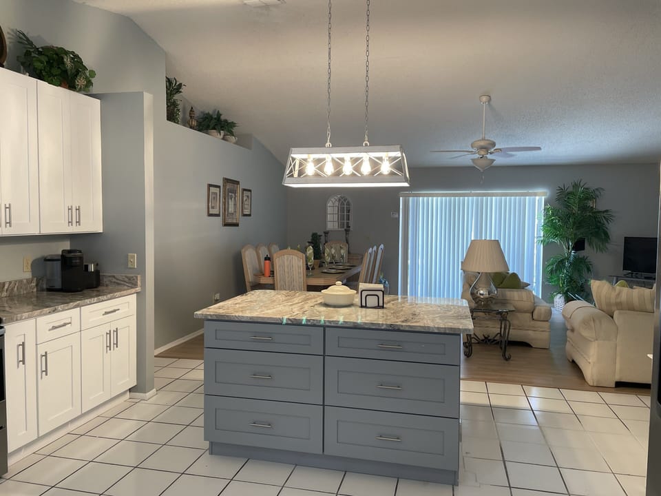 Kitchen island 