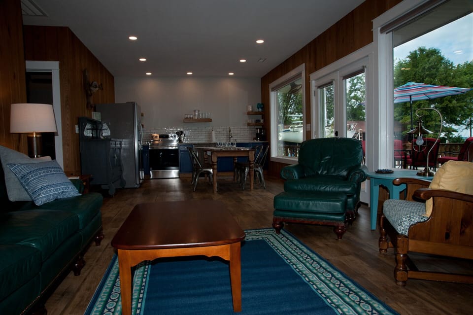 Open concept living, dining and kitchen.