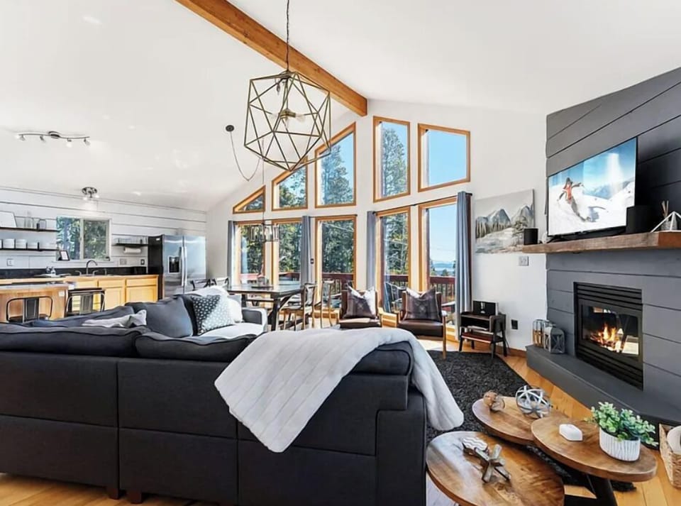 High Alpine Lodge — Park County's premier luxury lodge for up to 8 guests—an elevated mountain retreat designed for comfort, views, and unforgettable stays. 🏔✨