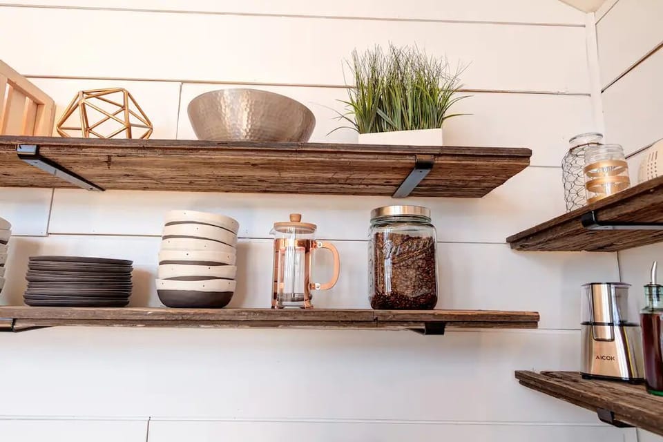 Fresh-Ground Coffee — Start the day right—fresh beans ready for a rich, cozy cup while the mountains wake up outside. ☕️🌄
