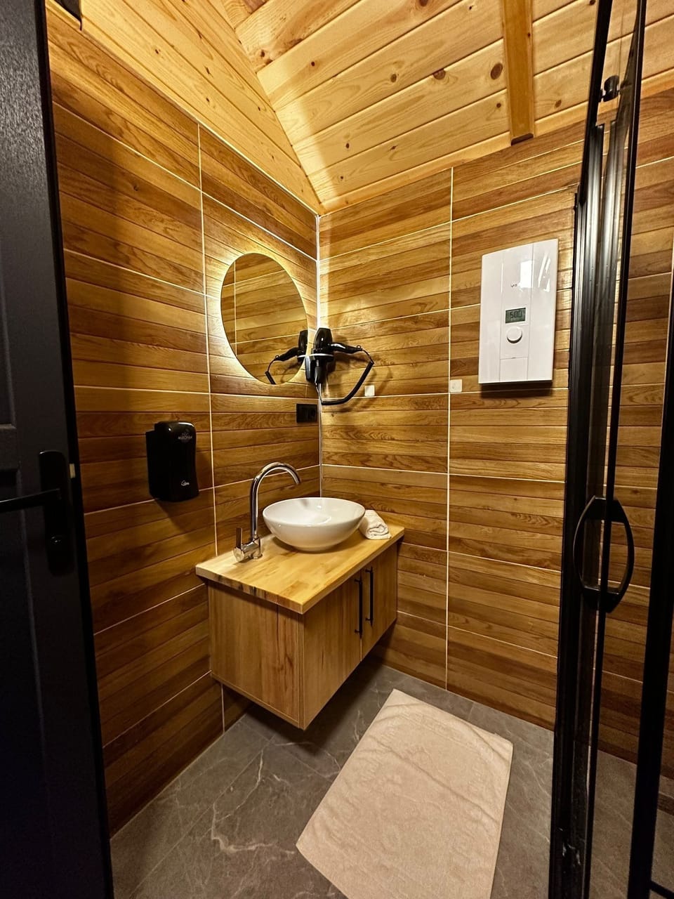 Romantic Tree House | Bathroom | Designer toiletries, hair dryer, bathrobes, slippers