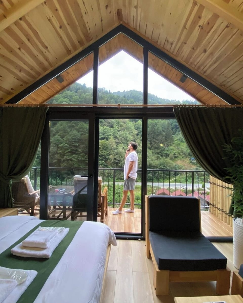 Romantic Tree House | 2 bedrooms, premium bedding, Select Comfort beds, individually decorated