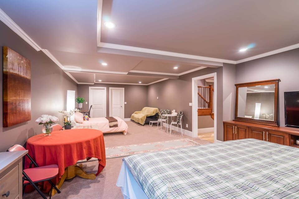 Family Room | 1 bedroom, premium bedding, desk, laptop workspace