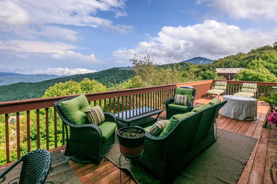 Views from Main Level Deck at Four Diamond Escape