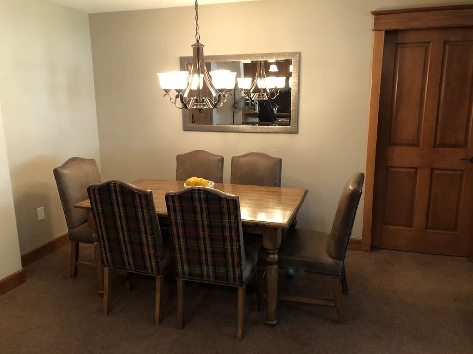 Dining room with seating for 6