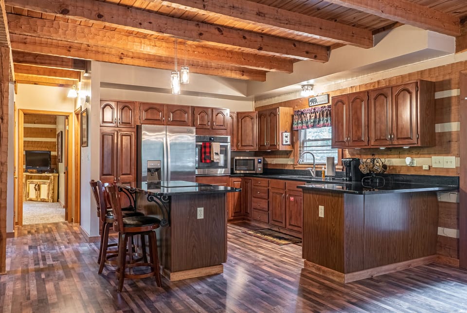 Large kitchen, well stocked. 