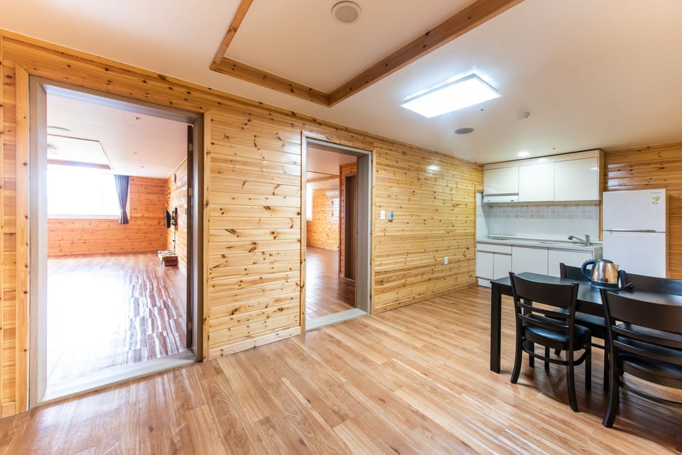 Room (Ondol, Group) | Blackout drapes, free WiFi