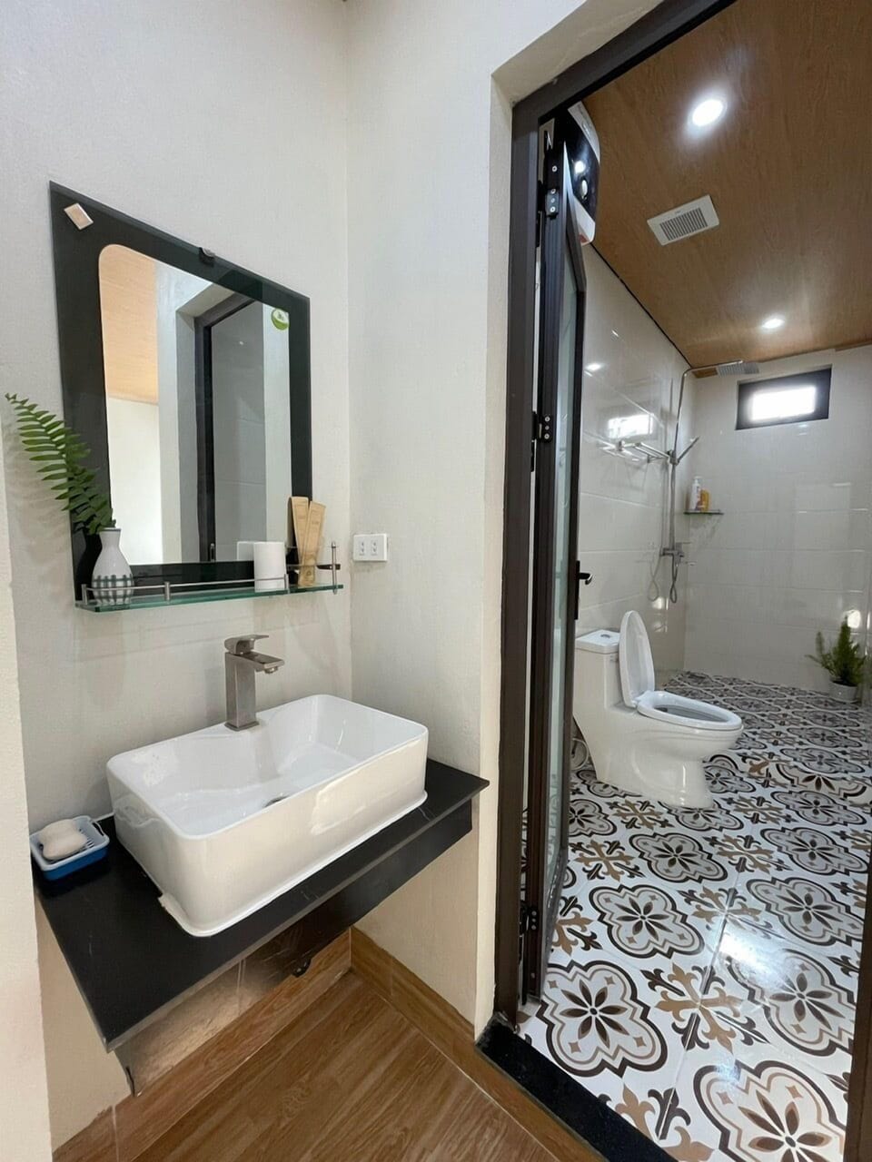 Deluxe Double Room, Garden View | Bathroom | Separate tub and shower, spring water tub, rainfall showerhead