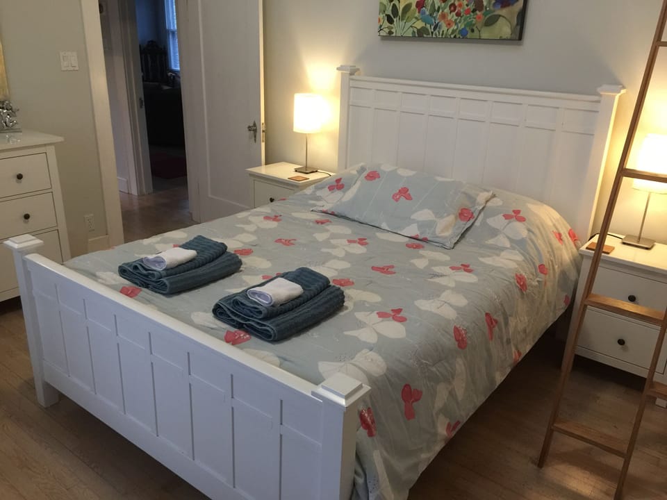 Middle Bedroom