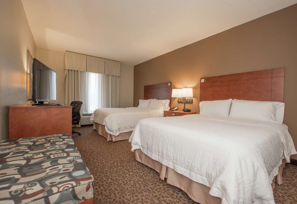 In-room safe, laptop workspace, iron/ironing board, free WiFi