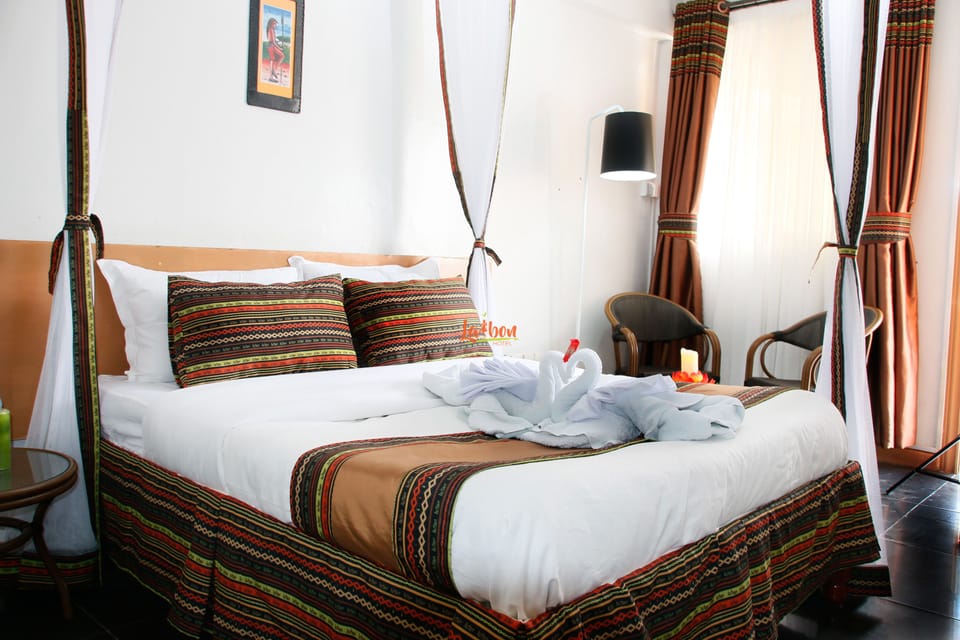 Comfort Double Room, 1 Double Bed | Living room | Flat-screen TV