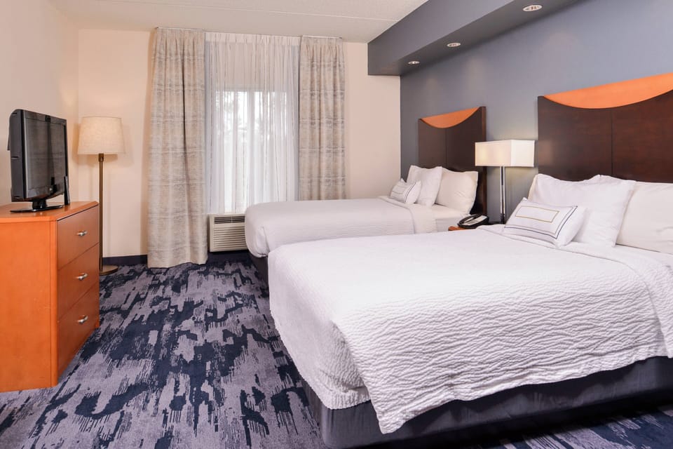 Premium bedding, pillowtop beds, desk, laptop workspace