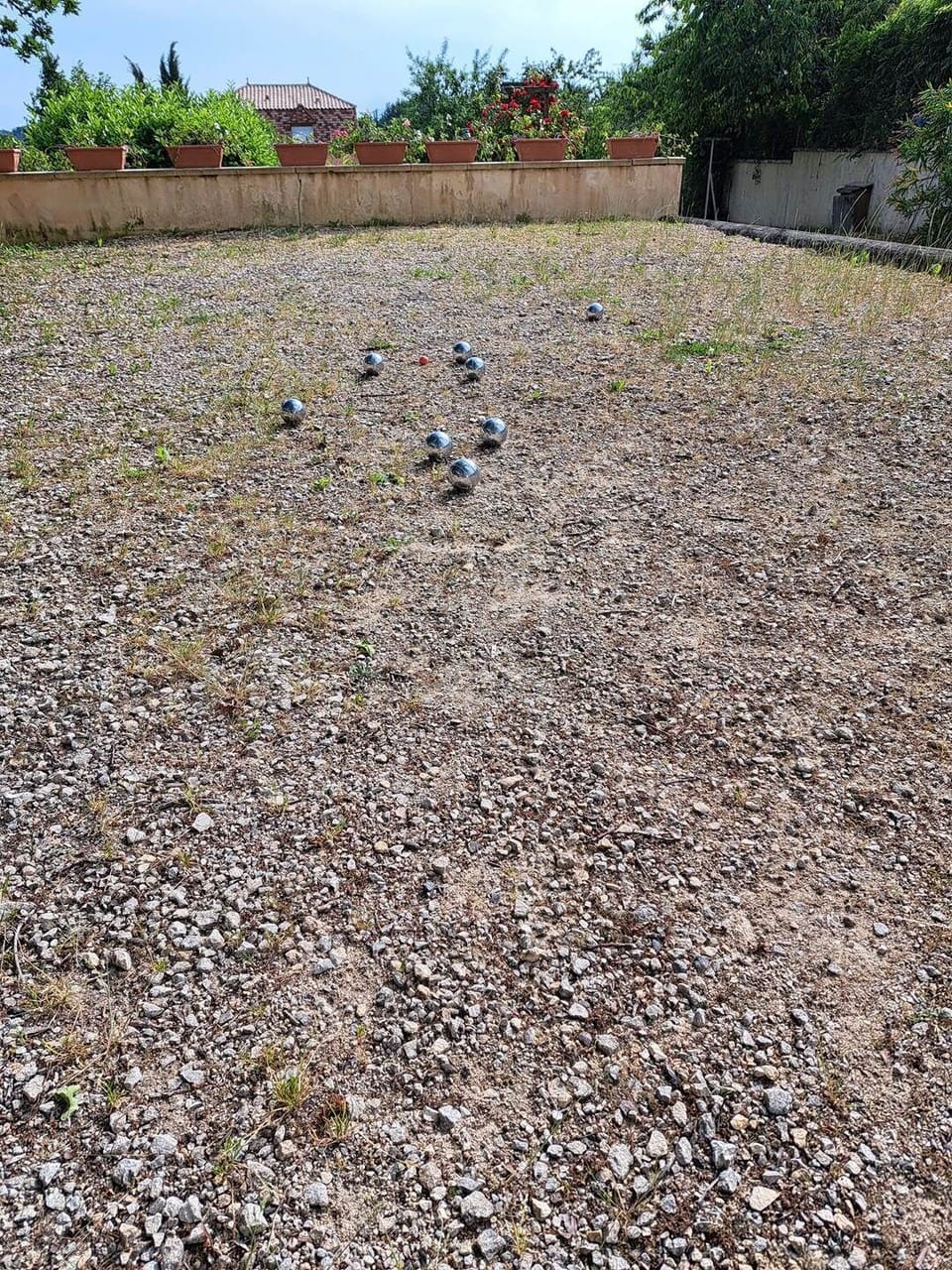 Terrain de tennis à partager