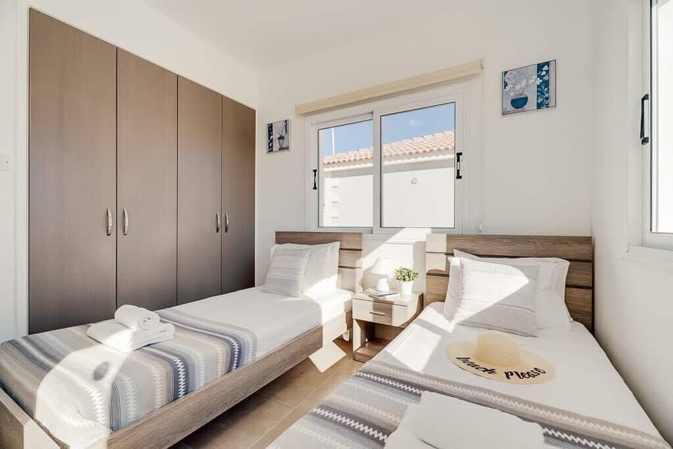 twin bedroom