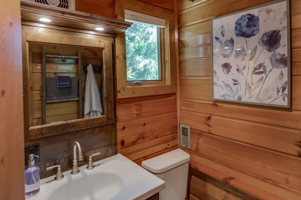 Main level bath.