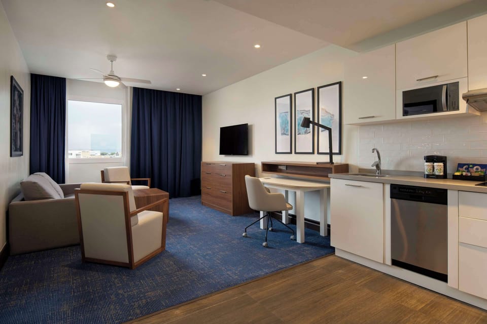Suite, 1 Bedroom, Non Smoking | Living area | Flat-screen TV