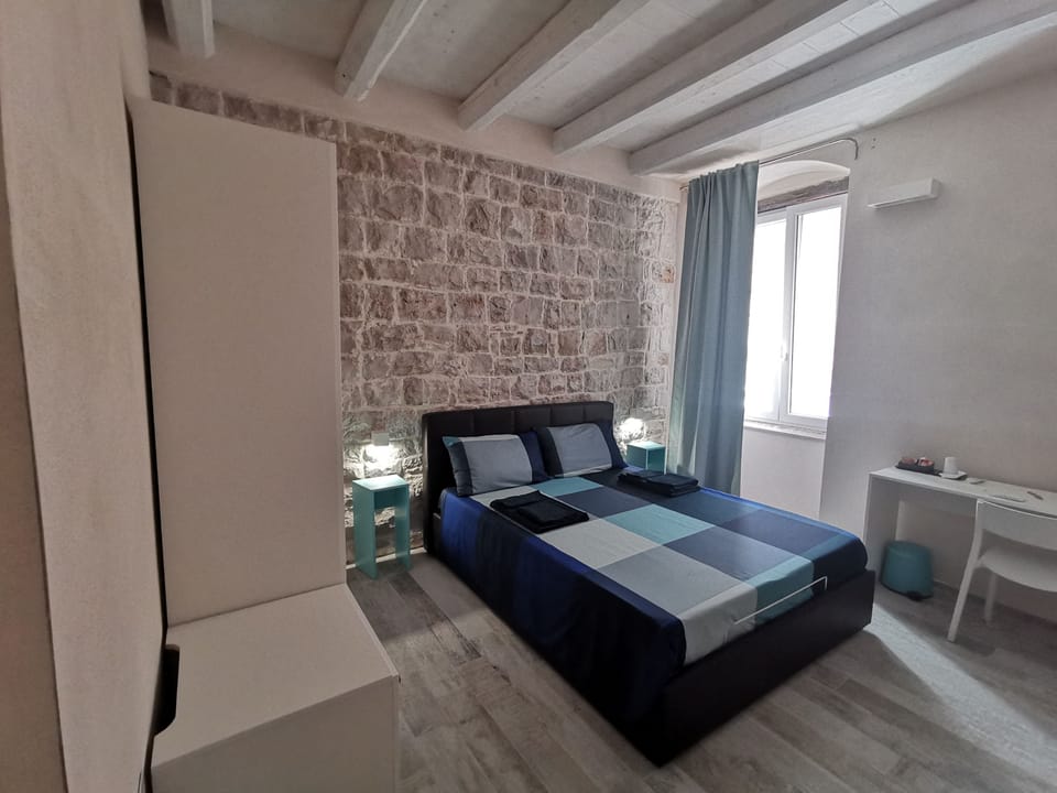 Classic Double Room (Mozart) | 1 bedroom, down comforters, desk, laptop workspace